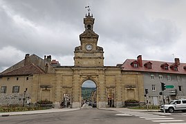 Porte Saint-Pierre.