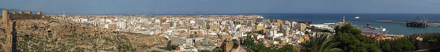 Panoramo de la urbo el La Alkazabo.