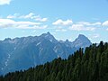 Il Monte Duranno e la Cima Preti visti dal sentiero verso il Rifugio Baion a Domegge di Cadore.