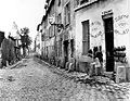 La rue vers 1870 (photographie de Charles Marville).