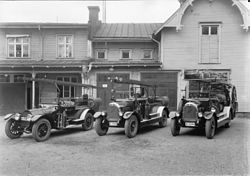 Umeå stadsarkiv-Gamla brandbilar-1920-tal.jpg