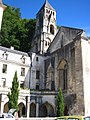 Il campanile che sovrasta l'abbazia e la chiesa