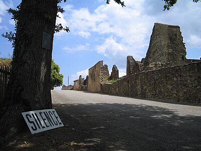 Enirejo de la vilaĝo Oradour-sur-Glane