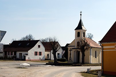 Place centrale du village.