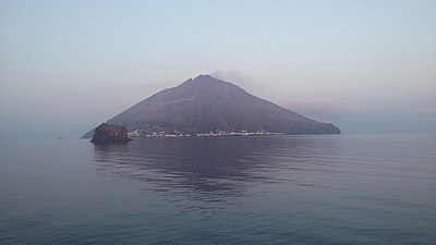 Isola di Stromboli con Strombolicchio