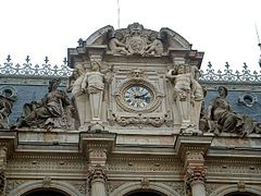 L'horloge du fronton (façade sud)