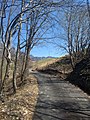 Monte Denai, località Bèrse. In questo luogo durante la Grande Guerra, nel dicembre del 1916, fu notato su un'automobile il re Vittorio Emanuele III nel corso di una sua ispezione alle retrovie del fronte