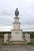 Le monument des Cossardières marquant le cinquantième anniversairede la paroisse est une statue de la Vierge en fonte posée sur un socle à trois étages entouré d'une grille