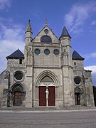 L'église Saint-Pierre-Saint-Paul, façade occidentale, rue du Général-Leclerc.