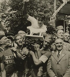 Pellenaars op 21-jarige leeftijd wereldkampioen amateurs op de weg in 1934