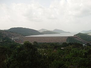 Akosombo-Staudamm mit dem Wasserkraftwerk