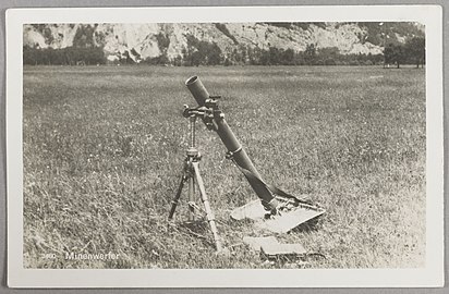 Une carte postale militaire envoyée en 1937 montrant le lance-mines 8,1 cm 1933.