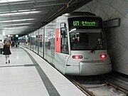 De ondergrondse halte Heinrich-Heine-Allee (lage perrons)