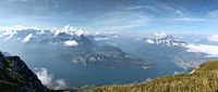 Seelisberg (Bildmitte), vom Fronalpstock gesehen