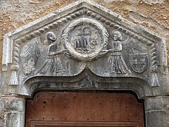 Linteau d'une porte de maison rue Émile Passeroni.