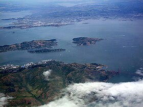 Vue aérienne d'Angel Island depuis l'ouest.