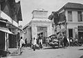 Gerbang Paduraksa menuju Masjid Sunan Ampel, Surabaya