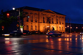 Stadhuis bij nacht