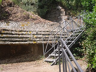 Accès au tumulus.