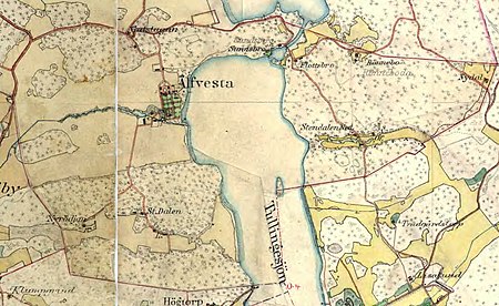 Elvesta Elfsta på Topografiska corpsens karta från 1861 (vänster) och Älfvesta på Häradsekonomiska kartan från 1901. Söder om huvudbebyggelsen ligger torpen "Nyröjan", "Stora Dalen" och "Lilla Dalen". Öster om Tullingesjön märks torpen Nedre Flottbro, Rönneboda, Stendal och Nydal. Från väst till öst ringlar sig Älvestaån ner mot Tullingesjön. Infarten till gårdens huvudbyggnad skedde norrifrån. På kartan från 1901 syns även Flottsbrokanalen.