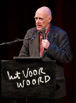 Brandt Corstius by “Het Voorwoord” yn De Haach