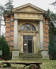 Mausoleum in het park van het slot Kaarz