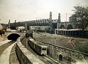 Wiener Stadtbahn, ter hoogte van de kruising aan de Längenfeldgasse.