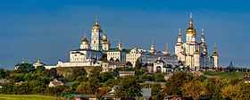 Vista de Pochaiv e seu Monastério.