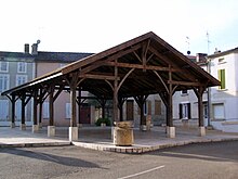 Castelnau-sur-Gupie Halle.jpg