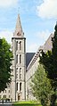 2013 : l'abbatiale vue de côté de l'abbaye de Maredsous, toujours active.