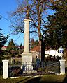 Mariensäule und Kriegerdenkmal für die Gefallenen der beiden Weltkriege.