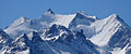 Blick von der Moosalp auf die Mischabel; Berggipfel von links nach rechts: Lenzspitze (im Hintergrund), Nadelhorn, Stecknadelhorn, Dom (im Hintergrund), Hohberghorn