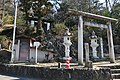 温泉神社と藪塚温泉源泉（巌理水）