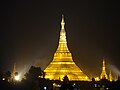 Tháp chùa Shwedagon rực rỡ trong đêm.