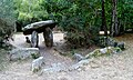 Ensemble mégalithique de Quélarn : restes d'une allée couverte ayant l'apparence d'un dolmen.