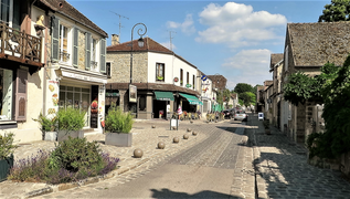 Grande Rue à Barbizon, en mars 2013.