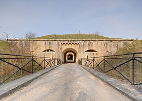 L'entrée du fort en avril 2011.