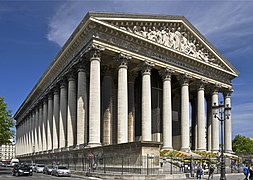 Iglesia neoclásica en París (La Madeleine).