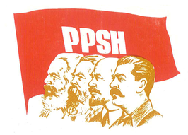 Vlag van de Albanese Partij van de Arbeid uit 1981 met op de voorgrond portretten van Marx, Engels, Lenin en Stalin.