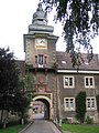 Tor zum Schloss Mühlenburg; im Juli 2004