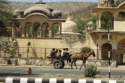 Kanak Vrindavan Outside building along Mansagar Lake