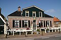 Ooit Logement en Kaatsbaan nu een restaurant De Roode Leeuw.