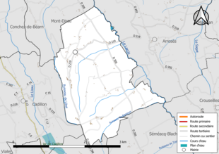 Carte en couleur présentant le réseau hydrographique de la commune