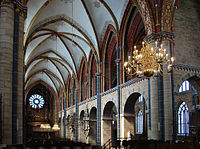 Vue au ouest de la croisée par la nef central a l'orgue principale