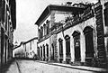 Una foto di palazzo Pandolfini verso il 1860, dove si vede anche il monastero di Santa Lucia prima della demolizione