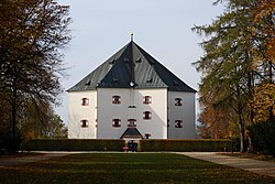 Letohrádek Hvězda, čelní pohled