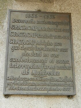 plaque commémorant le centaire de la famille GRATACAP à la mairie