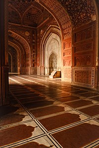 Le mihrab, indiquant la direction de La Mecque, dans la mosquée du Taj Mahal. Janvier 2021.