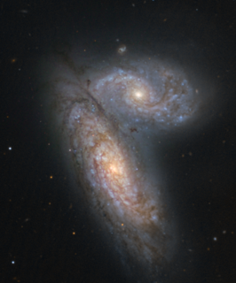 Opname van de interagerende sterrenstelsel NGC 4567 (boven) en NGC 4568 (onder).