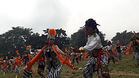 Tari kolosal Topeng Lengger di Alun-alun Wonosobo - momentum Hari Jadi kabupaten Wonosobo 2019